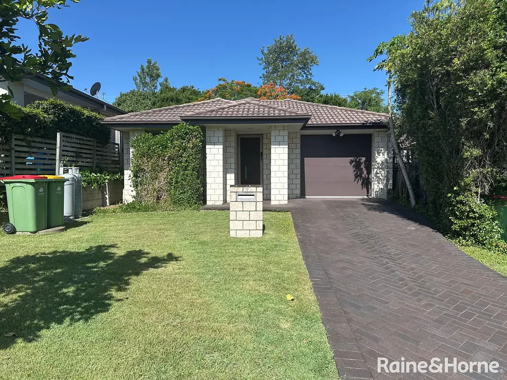 Modern 3 Bedroom Home - Close to all Amenities