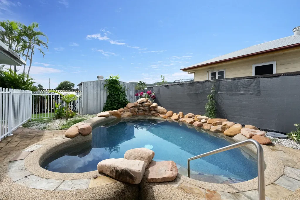West End 2部屋 Relaxed West End Living with private Inground Pool
