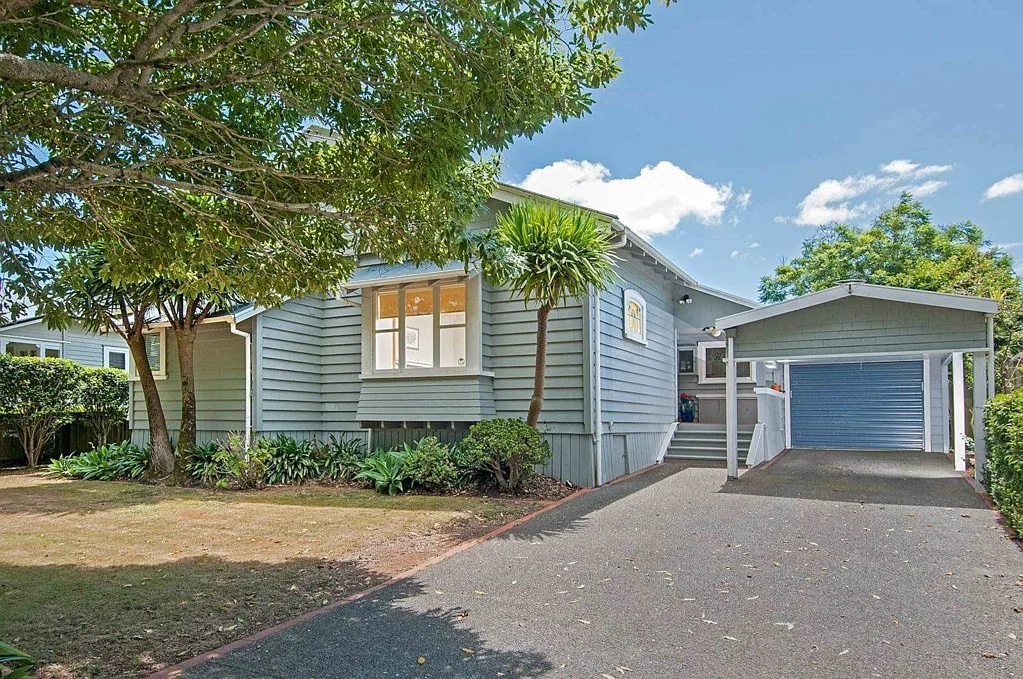 23 Empire Road - 5 Bedroom - Double Grammar Zone!!