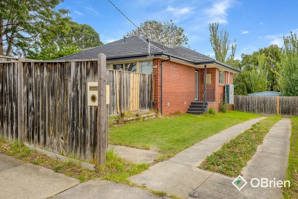 Frankston North 3房 宽敞地块662sqm 临近学校商店 高地位置 优质空调 全新浴室 宽敞花园 步行便利设施 Updated 3BR home offers immediate, ongoing investment, Dual Occ site and subdivision potential (STCA)