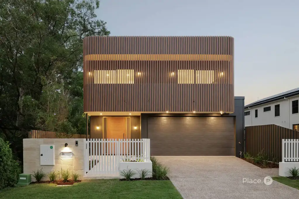 Wishart 4બેડરૂમ Design-Led Leafy Living in this Brand-New Architectural Home