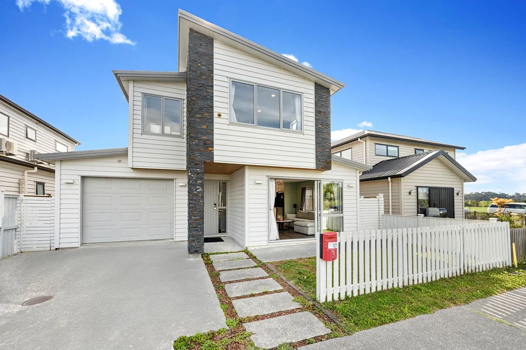 Whenuapai 5ਬੈੱਡਰੂਮ Elegant 5-Bedroom Home Offering Luxury and Comfort