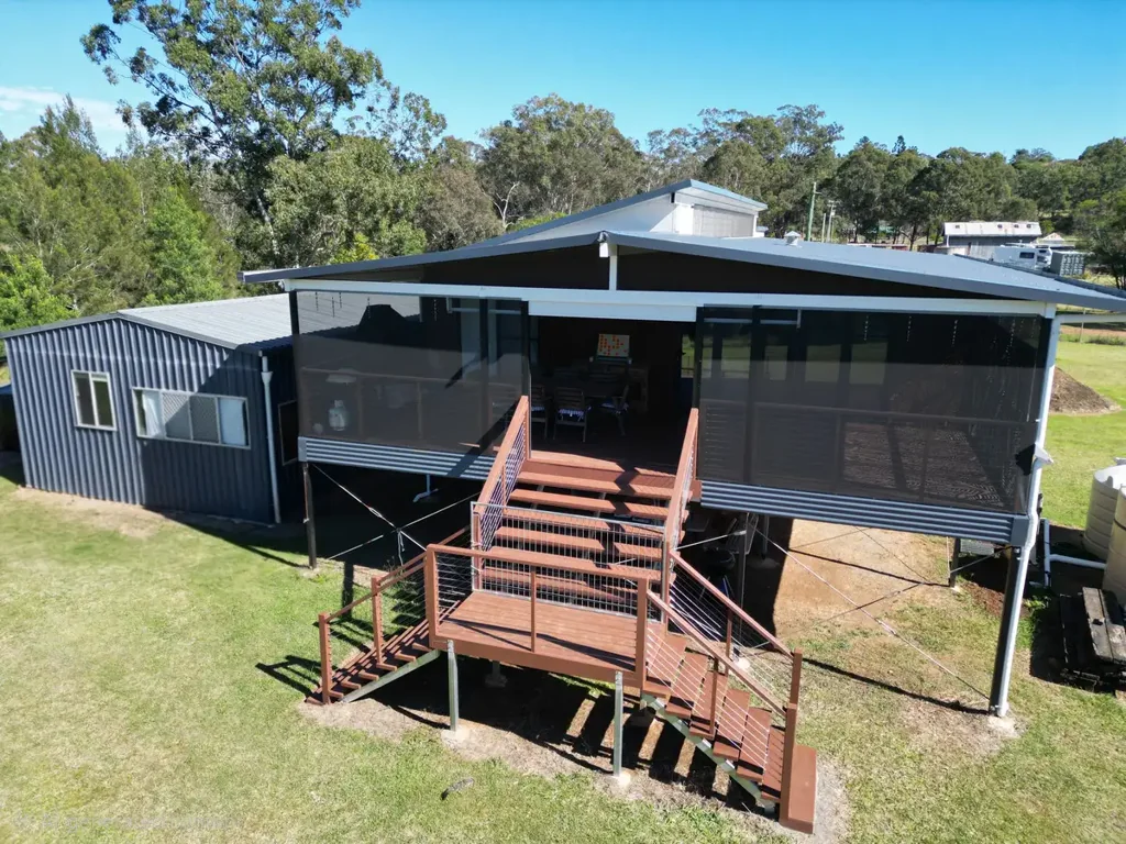 Yarraman 3Zimmer Modern Creekside Living on 1,801m² – Space, Style & Serenity