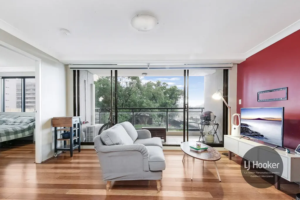 Parramatta 1房 Parramatta CBD中心 现代一居室公寓 朝北阳台 开放式布局 步行至交通购物 Modern CBD Living in the Heart of Parramatta