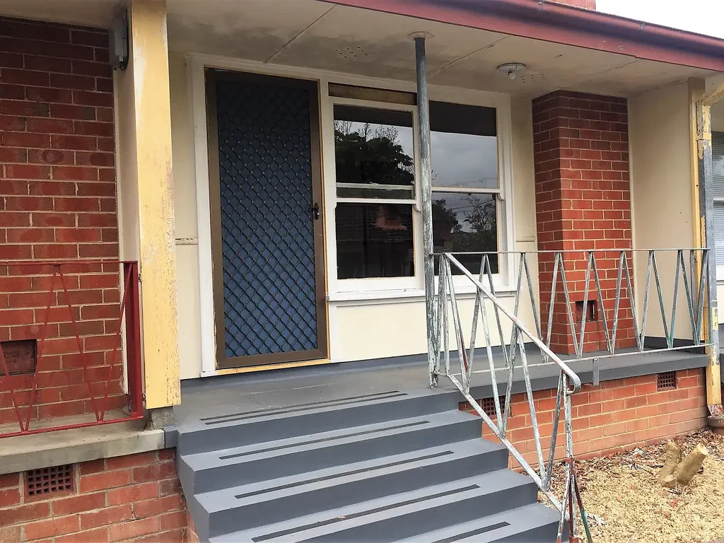 Taree West Unit with Private Courtyard