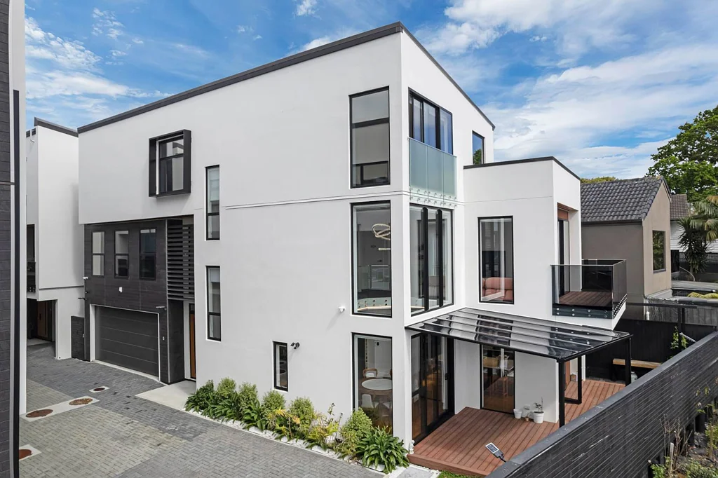 Takapuna 4Kwarto Freestanding Luxury Home with Coastal Lifestyle