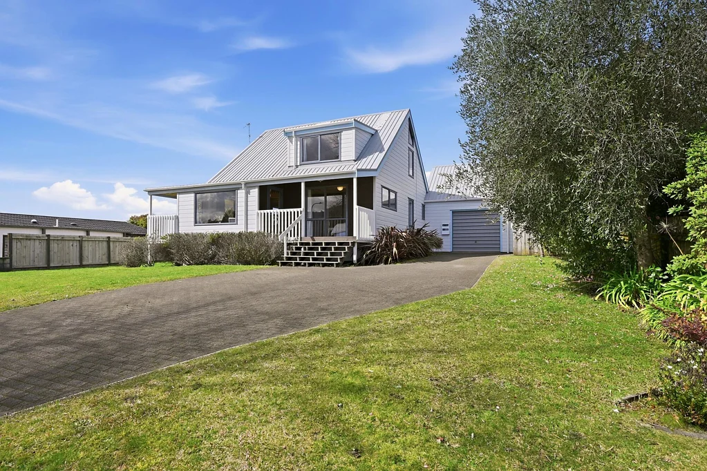 Pukehangi 3कमरा Sunlit Living, Lockwood Style