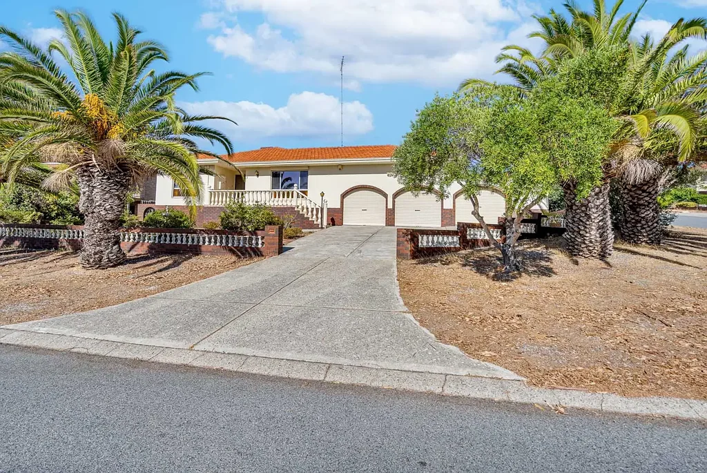 2 Steinbeck Place, Spearwood, WA 6163