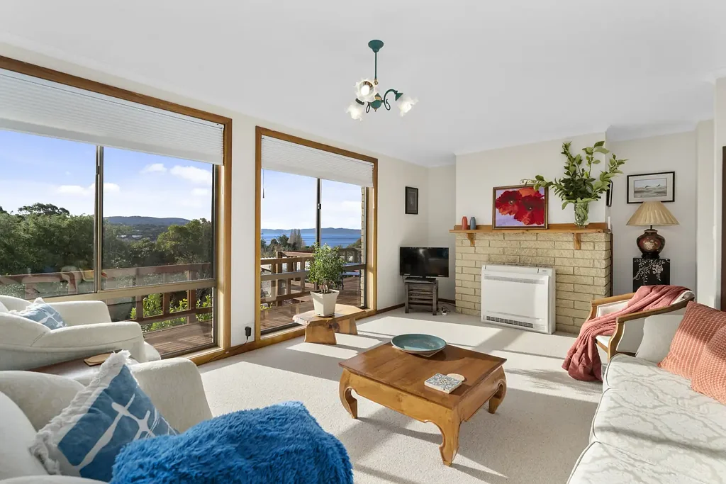 Blackmans Bay 3房  Sunny, Peaceful Home with Stunning Views and Lovely Garden