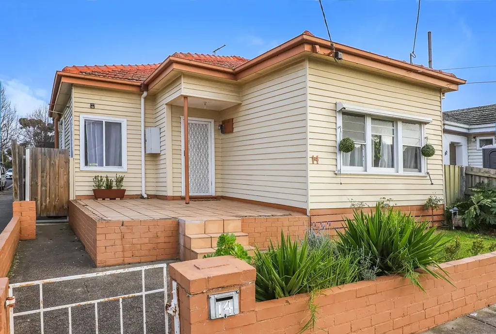 Location, Lifestyle & lots of light!