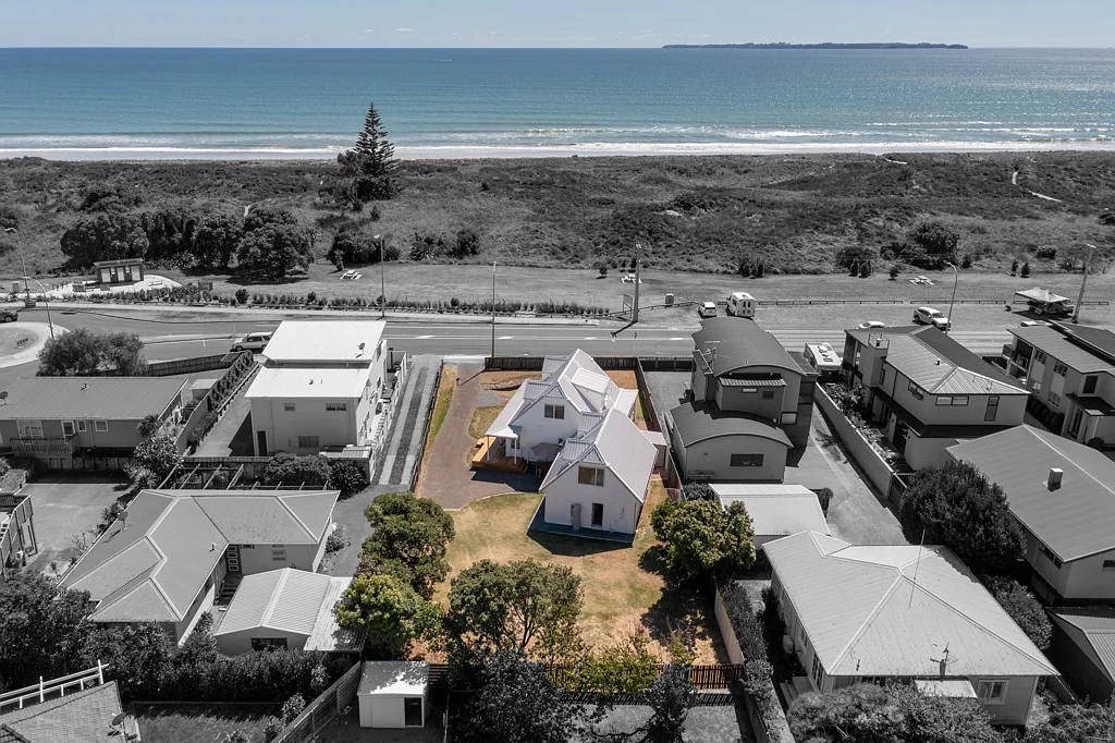 Papamoa 5房  Beach Luxury With Options To Develop