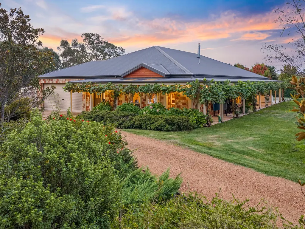 Mansfield 4બેડરૂમ 'Alpenglow' - A Private Estate on Mansfield’s Eastern Fringe