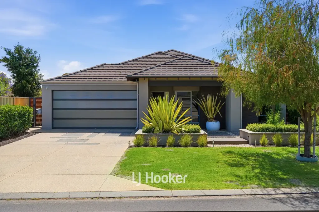 11 Barker Boulevard, Glen Iris, WA 6230