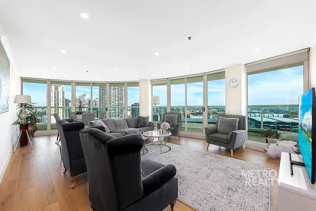 Sydney 2Kwarto Skyline Sophistication: Renovated Landmark Apartment with Iconic City Views