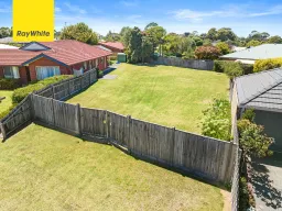 10 Woodland Heath Drive, Inverloch