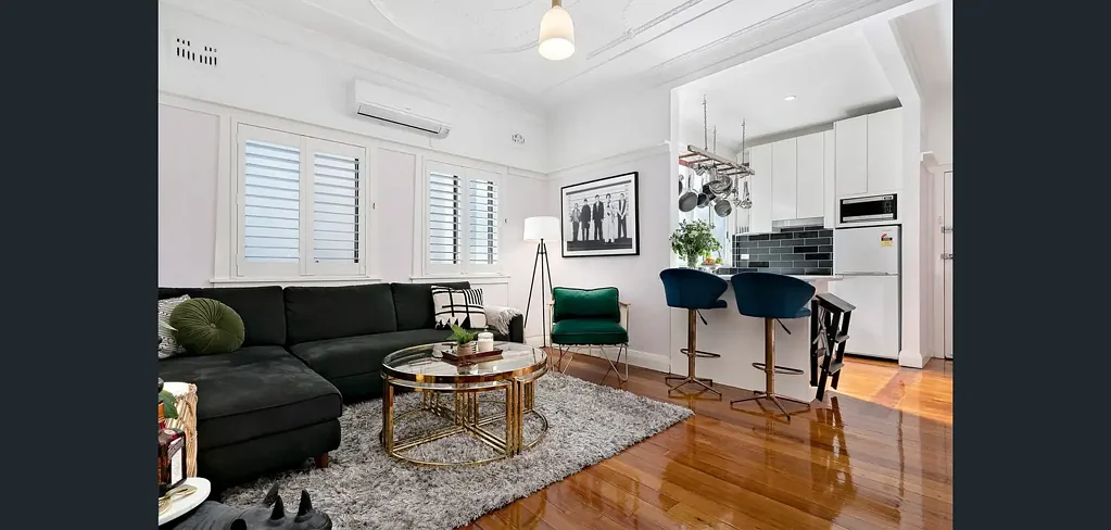CHARMING TOP FLOOR ART DECO APARTMENT IN THE HEART OF RANDWICK