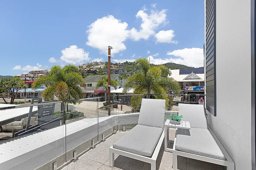 Airlie Beach 2 Bedroom Central Airlie Beach Living - Investment Or Beach Pad!