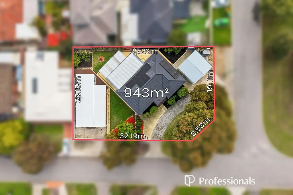Balga 5房  EXPANSIVE DUAL-LIVING HOME ON A 943m² CORNER BLOCK