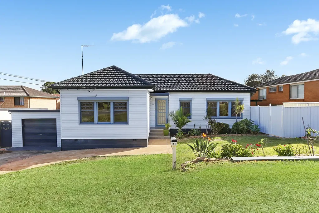 Belmore 3房 轻松入市，理想家庭住宅外加独立工作室 Affordable entry into the market, ideal family home plus detached studio
