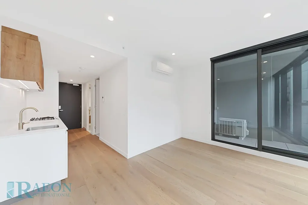 ONE BEDROOM IN CONSERVATORY | MELB CBD LOCATION |