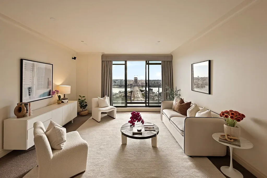 Millers Point 3房 悉尼港180°视野 Miele厨房 23层高度 164平米三卧 专属停车位 24小时礼宾服务 游泳池水疗中心 Perfect blend of historical architecture with modern luxury
