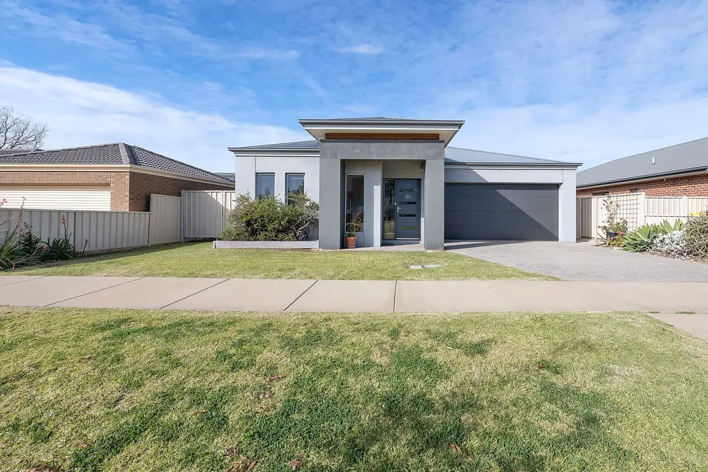 Swan Hill 4 Bedroom Spacious Living in a Quality built MJB Building Projects home