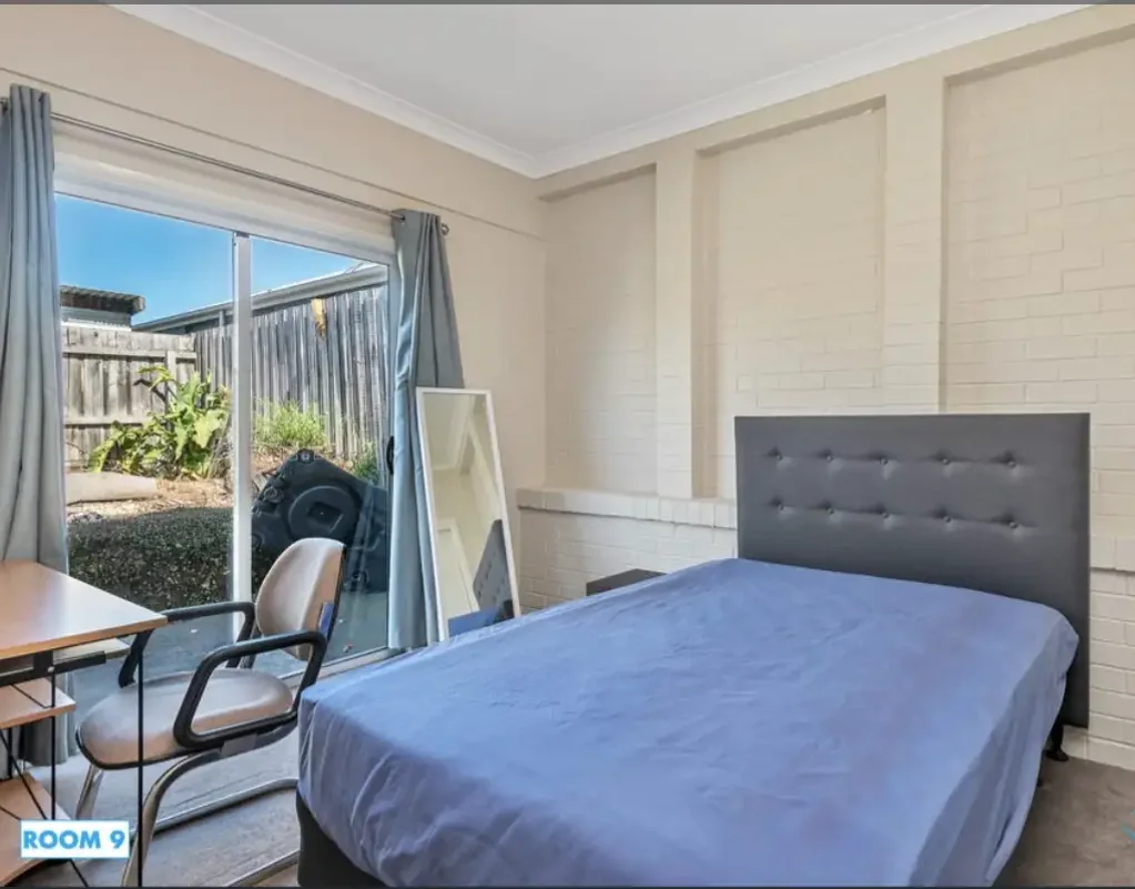 Spacious Private Room in Shared Home