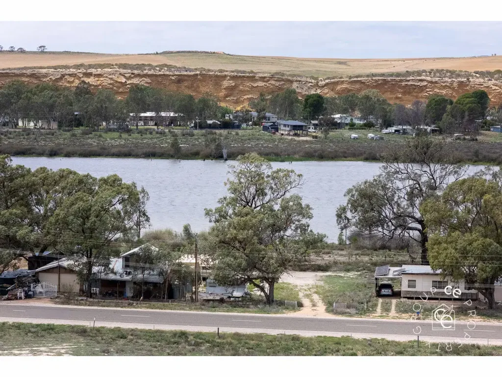 Walker Flat Live or holiday near the river