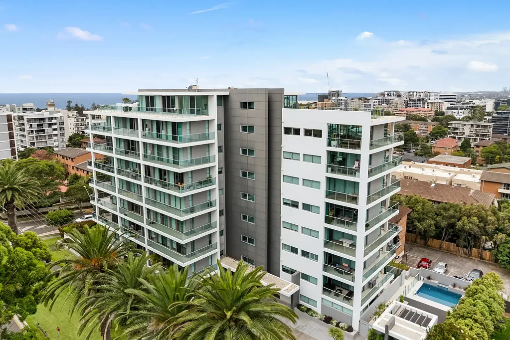 Wollongong 4房 地标顶层公寓 451sqm壮丽景观 高端厨房设计 主卧海景套房 84sqm屋顶露台 双车位车库 滨海奢华生活 A landmark penthouse commanding unrivalled view
