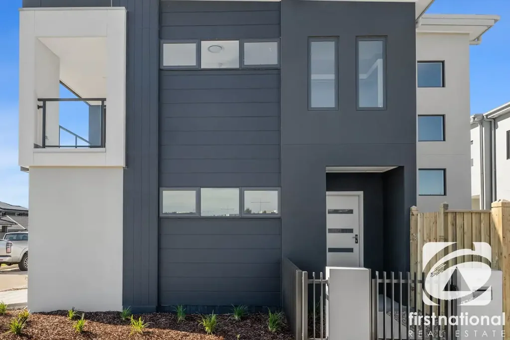 Modern 2-Bedroom Townhouse in Oran Park