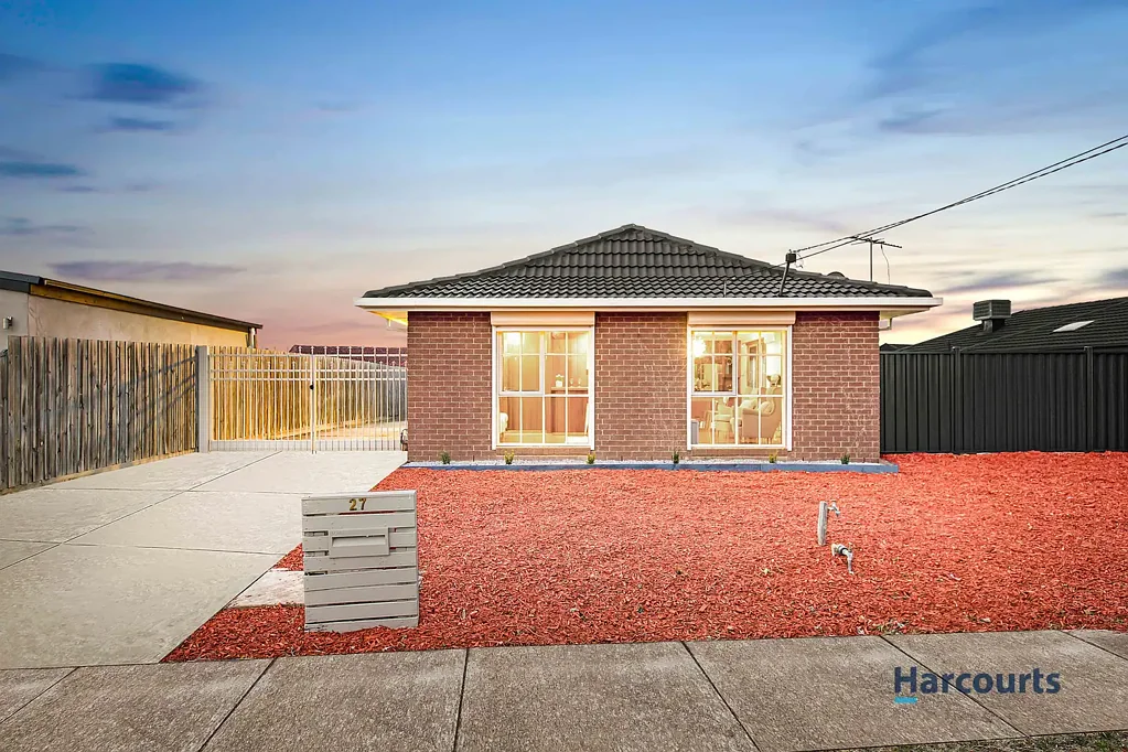 Werribee 3 Bedroom Exceptional Family Home Offering Comfort, Convenience, and 709sqm block of land