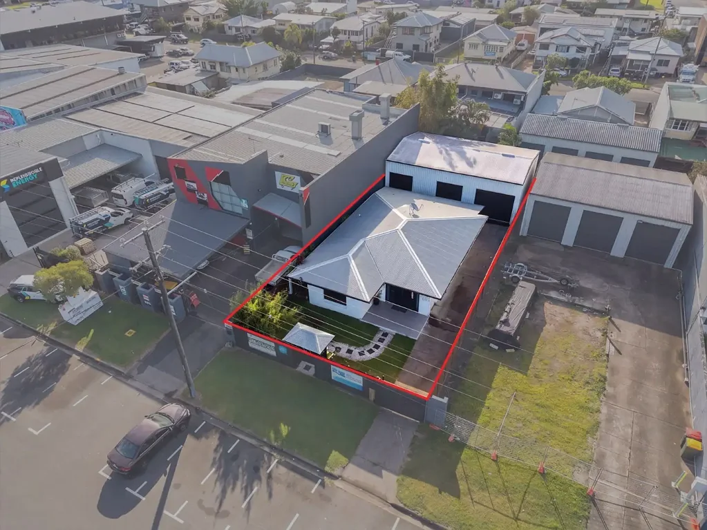 Bungalow 3 Slaapkamer Prime Scott Street Freehold – House + Huge Shed + Income + Industrial Zoning