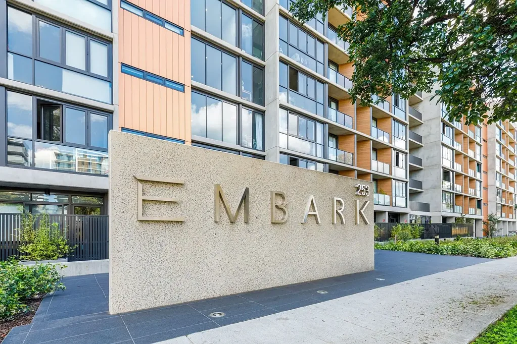 Contemporary 2-Bedroom Apartment in Embark