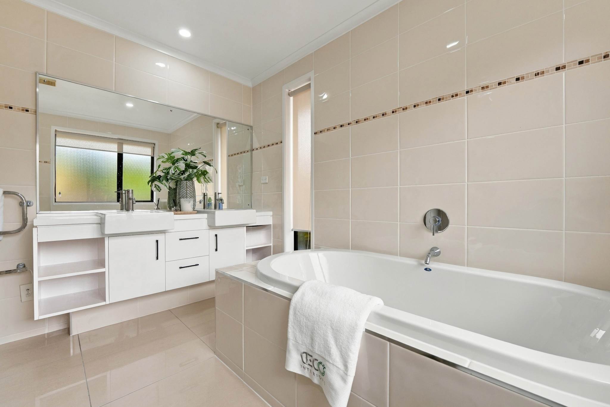 29 Whangaparaoa Road, Red Beach, photo 18