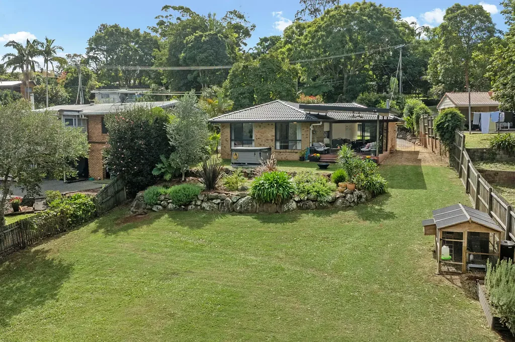 Tamborine Mountain 3ห้องนอน RELAXED LIVING WITH HINTERLAND VIEWS IN GOLF COURSE ESTATE