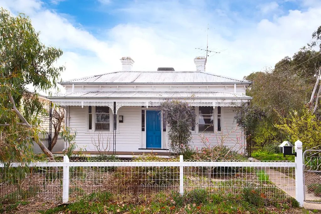Castlemaine 3ਬੈੱਡਰੂਮ Charming Victorian cottage: Commercial Zone with options to live or work.