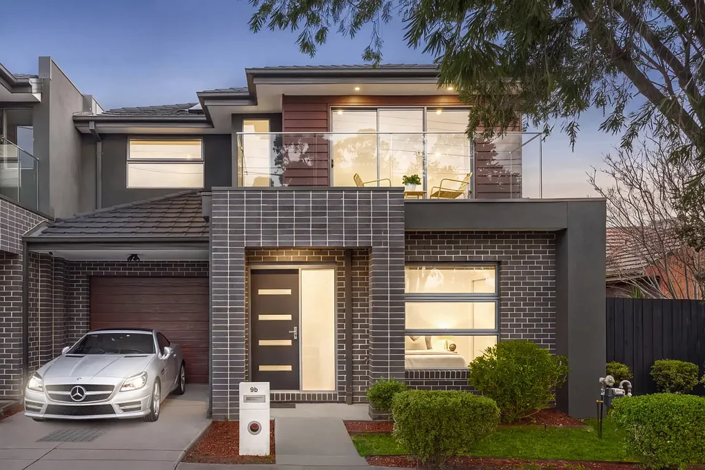 Pascoe Vale 3chambre Supreme Sophistication Overlooking Rayner Reserve.