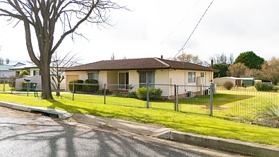 Tenterfield 3Zimmer Neat home in a great location..