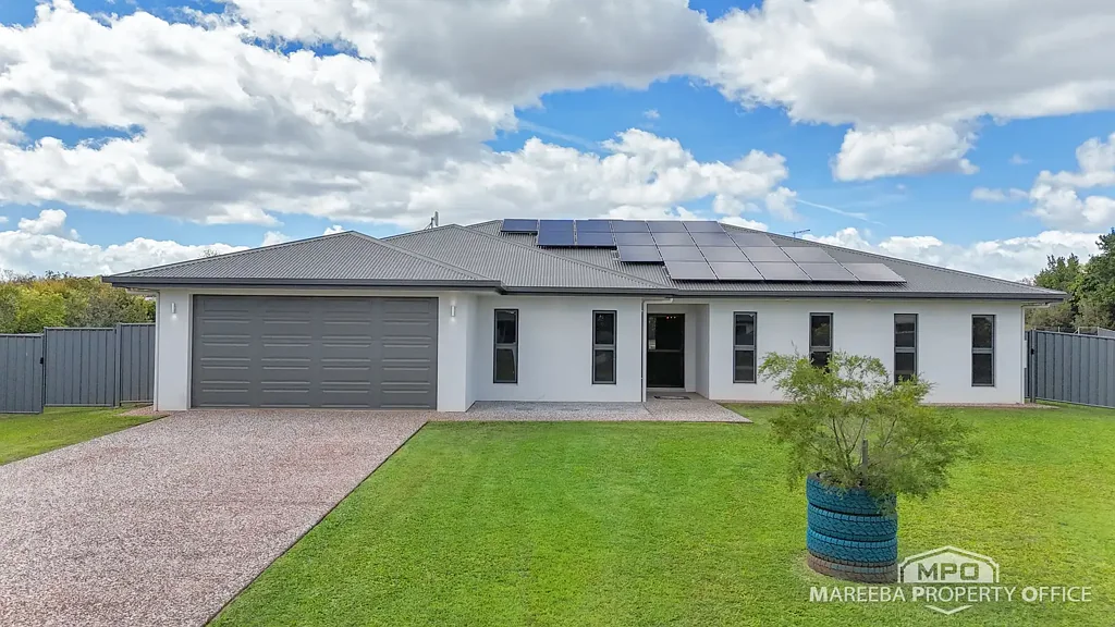 Mareeba 4Zimmer Executive Family Living on 4,089m² with Shed, Solar & Entertaining