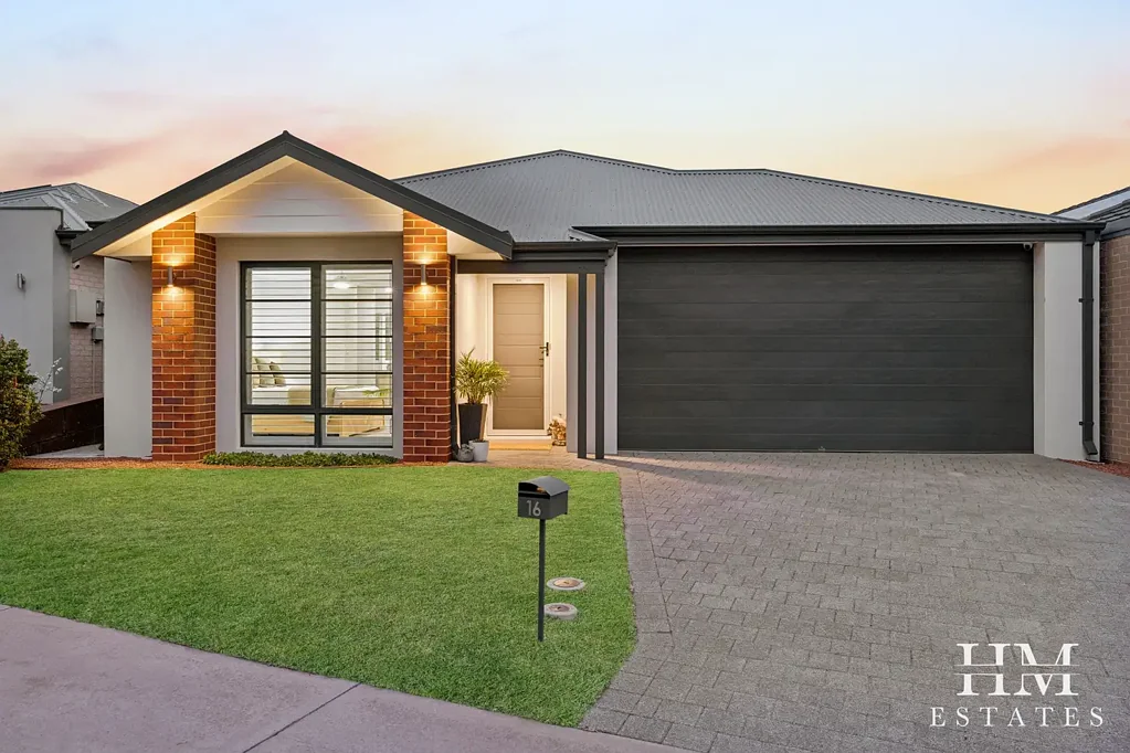 South Guildford 4غرفة نوم MODERN FAMILY PERFECTION WITH POOLSIDE OASIS IN GUILDFORD (SOUTH)