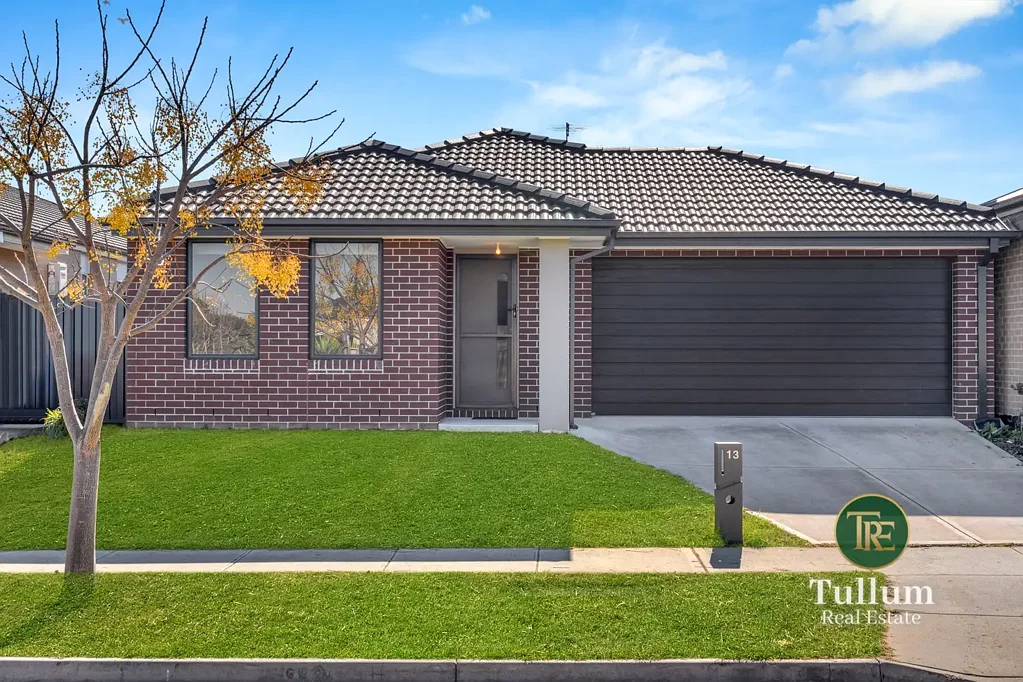 Stylish 4-Bedroom Family Home in Cranbourne
