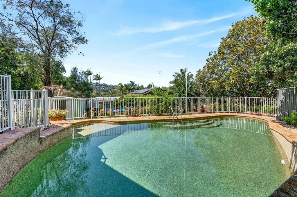 Macmasters Beach 5ห้องนอน More Than Meets the Eye  833sqm, Pool, Studio & Room for Everyone