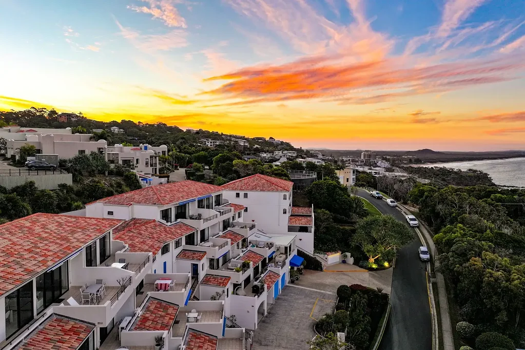 Coolum Beach 1 Bedroom Ocean-view apartment just steps from Third Bay