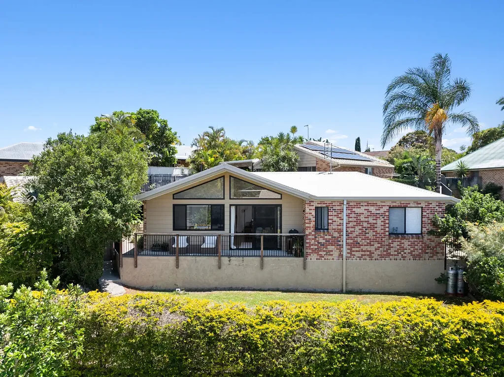 Burleigh Waters 6침실 A Large Family Home Featuring a Full-Size Second Dwelling With Genuine Flexibility & Unbeatable Value