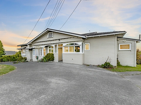 Onehunga 5房  FIND: Five income streams. One smart play.
