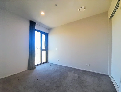 A Luxury apartment features 1 bedroom+ huge study+ carpark. Perfect for couple or small family.