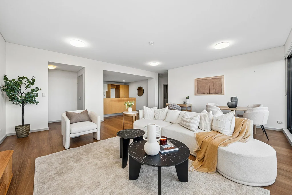 Hurstville 3房 顶层复式奢居 3卧主卧套 现代厨卫 水景阳台 步行商圈 采光通风佳 Stunning 3-Bedroom Penthouse with Panoramic Water & City Views in the Heart of Hurstville