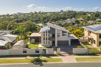 Pacific Pines 4房  Elevated Family Home with Resort-Style Entertaining