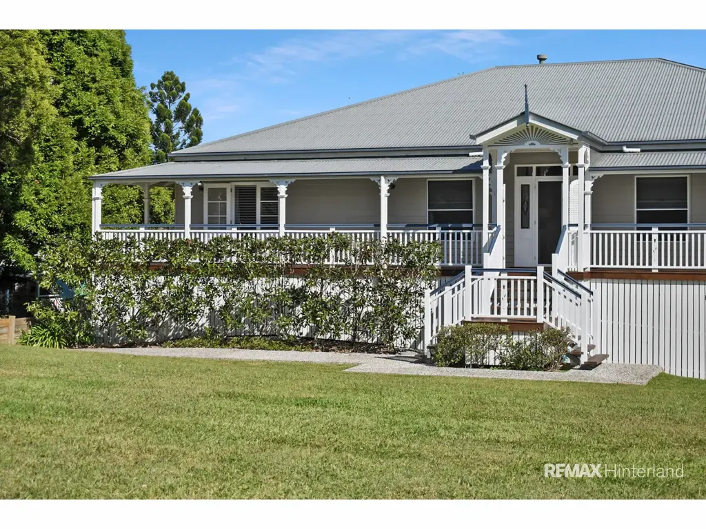 Maleny 4房  OPEN HOME THURS 4.30PM-5.00PM & SAT 12.00PM-12.30PM: A Queenslander Designed for Modern Living