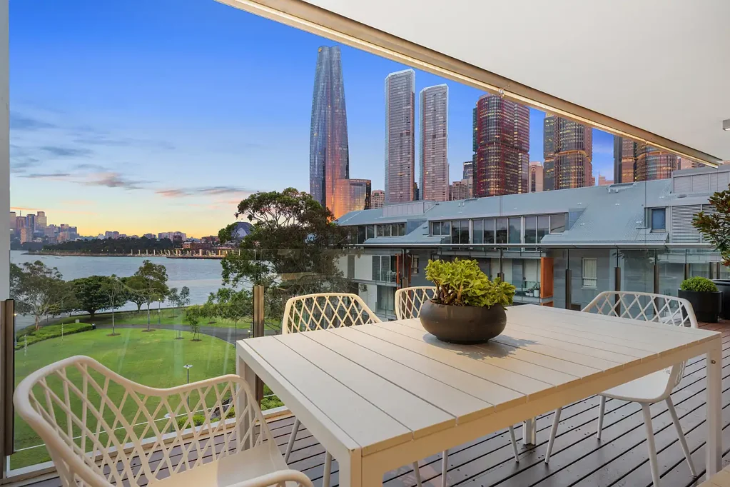 Pyrmont 3房 悉尼天际全景 视野无与伦比 Miele厨房 主卧套间 露台环绕 礼宾服务 游泳池 健身俱乐部 高地私密 North Facing Harbourfront Sub-Penthouse